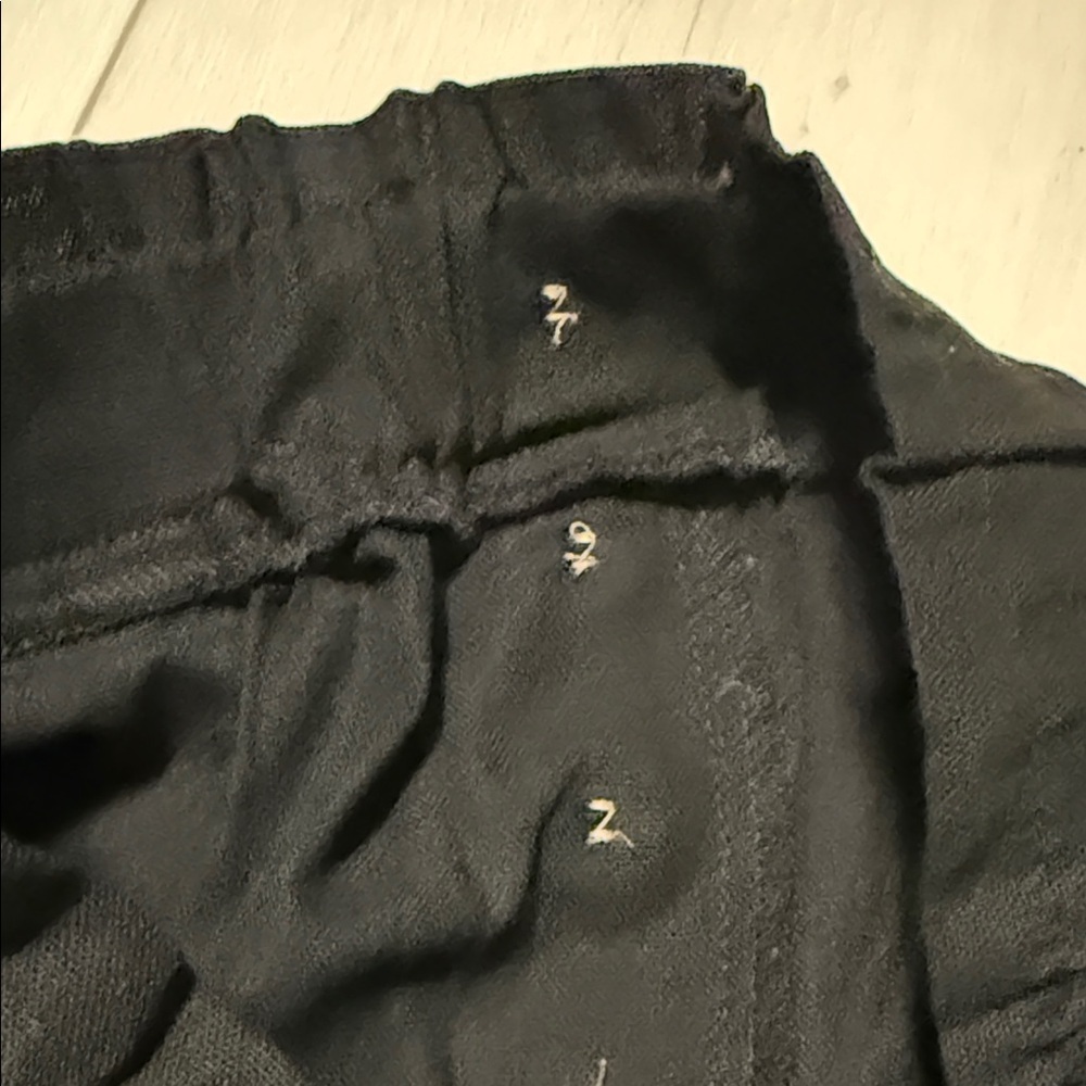 Women’s Black Pants with elastic bottom cuffs. Rayon and Linen. Elastic waist - Picture 6 of 7